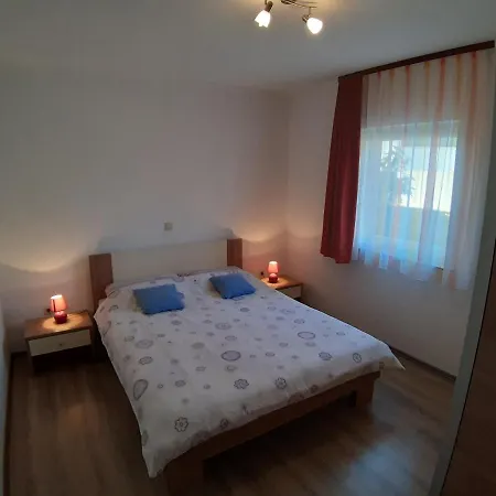 Mihael Apartman Malinska